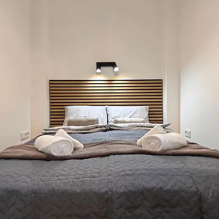 Quiet & Stylish In Old Town 3min From Main Station Apartament