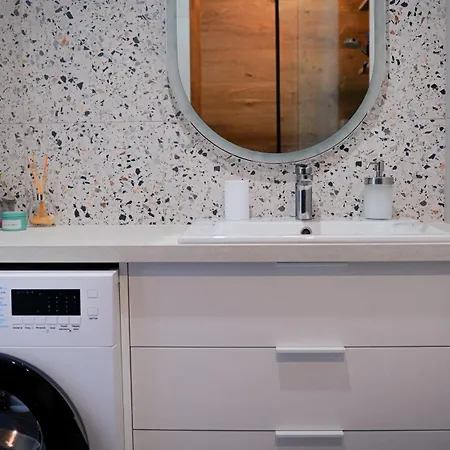 Quiet & Stylish Self Check-in Old Town 3min From Main Station D-apartments דירה